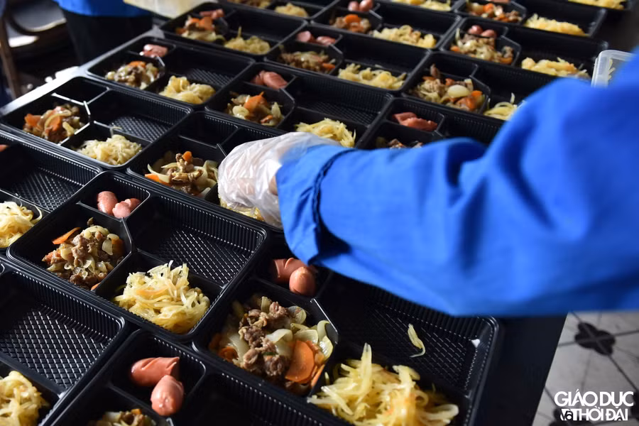 “Triệu bữa cơm – Tấm lòng doanh nghiệp trẻ Hà Nội” trao tận tay người dân có hoàn cảnh khó khăn ảnh 6