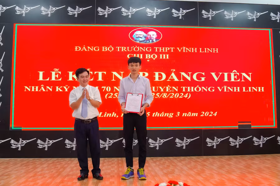 Đến nay, có 6 học sinh Trường THPT Vĩnh Linh được kết nạp Đảng.