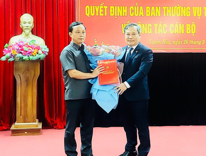 Ông Mai Văn Minh được bổ nhiệm giữ chức Bí thư Huyện ủy Tuyên Hóa. (Ảnh: T.Đ)