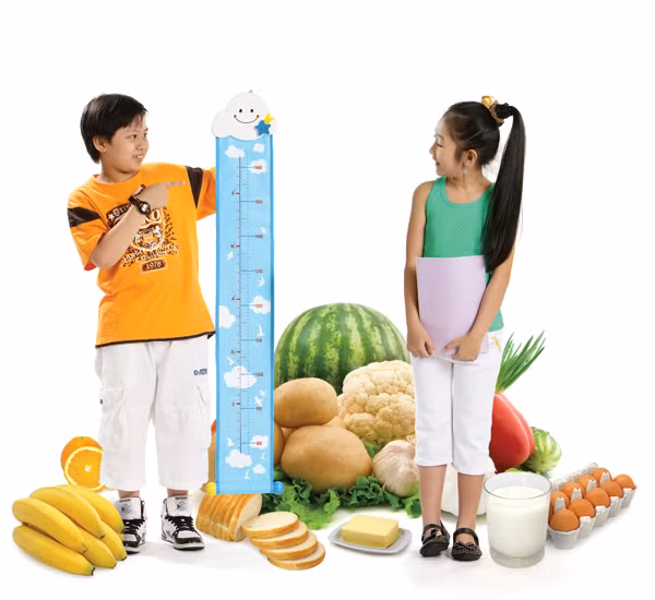 Chế độ dinh dưỡng tác động lớn đến sự phát triển chiều cao của trẻ.