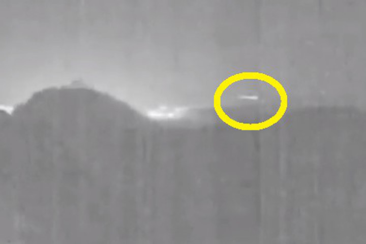 Cận cảnh thiên thạch băng ngang núi lửa ở Costa Rica