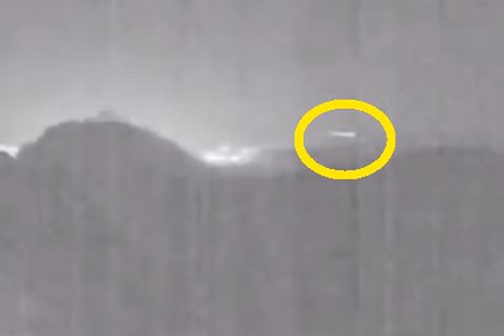 Cận cảnh thiên thạch băng ngang núi lửa ở Costa Rica