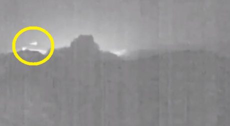 Can canh thien thach bang ngang nui lua o Costa Rica - Anh 1