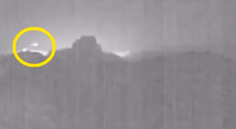 Can canh thien thach bang ngang nui lua o Costa Rica - Anh 1