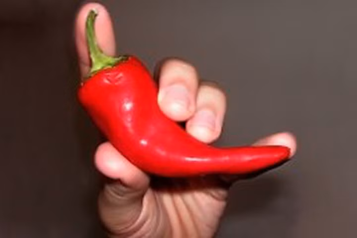 Bộ não phản ứng ra sao khi chúng ta ăn ớt?
