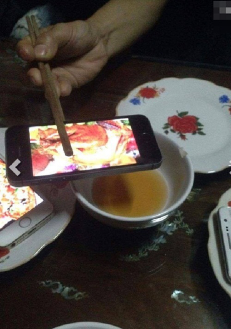 Hài hước những bữa cơm cuối tháng cộp mác sinh viên - Ảnh 7 Hai huoc nhung bua com cuoi thang cop mac sinh vien - Anh 7