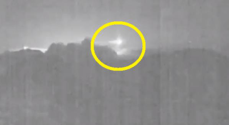 Can canh thien thach bang ngang nui lua o Costa Rica - Anh 2