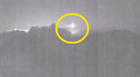 Can canh thien thach bang ngang nui lua o Costa Rica - Anh 2