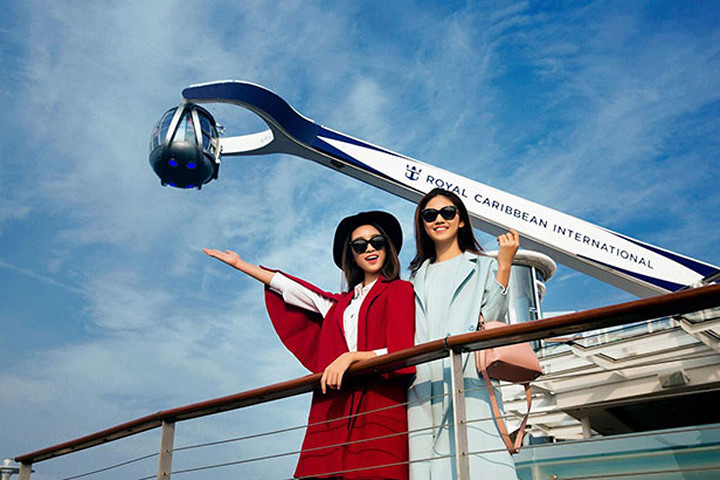 Hoa hậu Mỹ Linh, Á hậu Thanh Tú tuyệt xinh đón nắng rực rỡ trên du thuyền