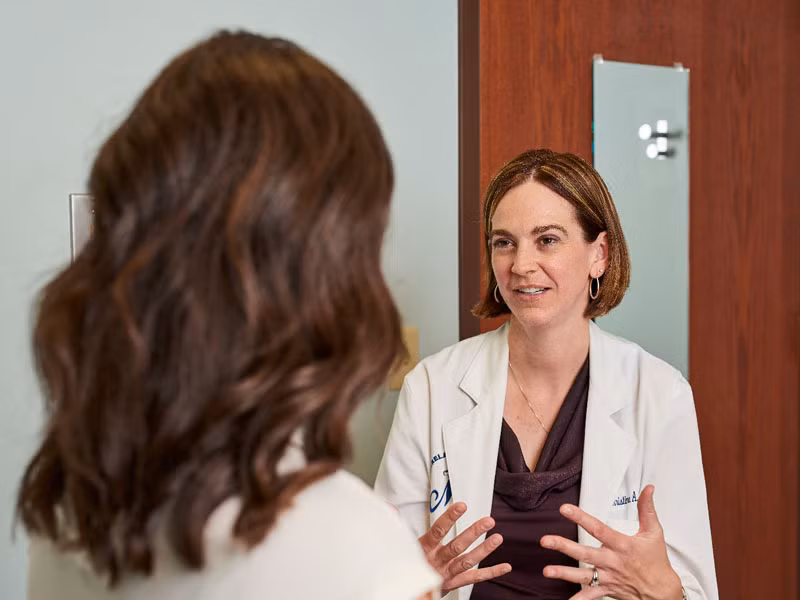 Bác sĩ sẽ tư vấn cho phụ nữ để có liệu trình hormone phù hợp