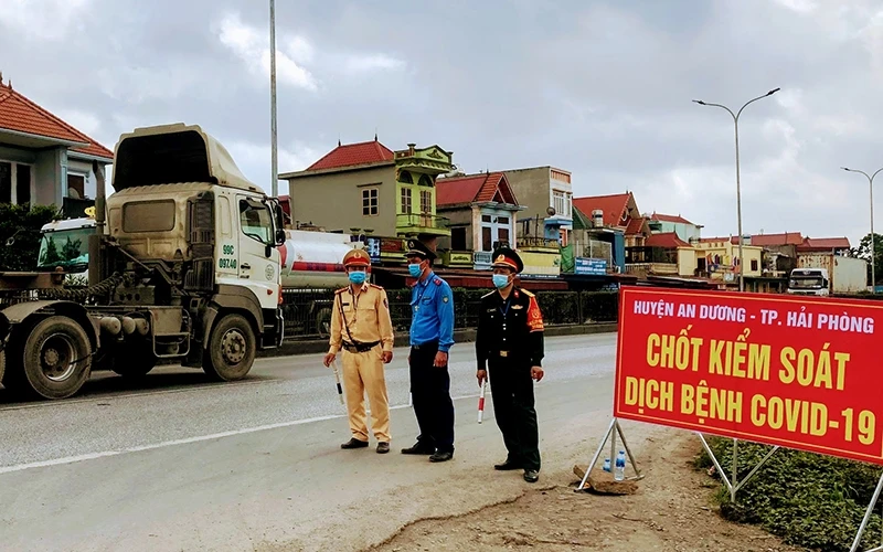 Chốt kiểm soát dịch bệnh Covid-19 tại huyện An Dương, TP Hải Phòng. Ảnh: CTTTPHP