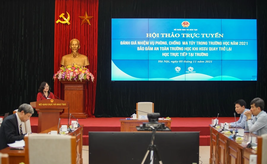 Hội thảo diễn ra theo hình thức trực tiếp kết hợp trực tuyến.