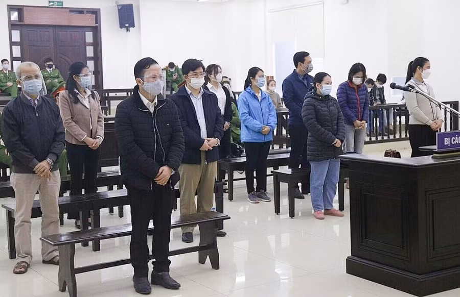 Các bị cáo tại phiên toà xét xử. Ảnh: T.L.