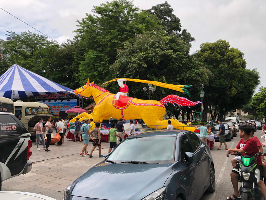 Đây cũng là những xe đèn tiêu biểu mang nét đặc trưng của Lễ Hội rước đèn Thành Tuyên. Đây cũng là những xe đèn tiêu biểu mang nét đặc trưng của Lễ Hội rước đèn Thành Tuyên.