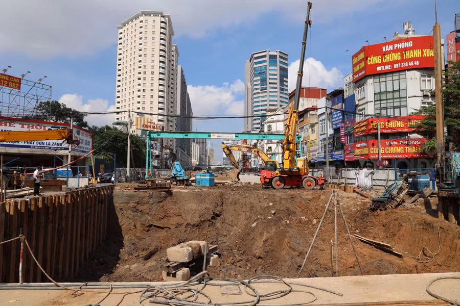 6/2022 các đốt hầm kín nằm dưới khu vực ngã tư Khuất Duy Tiến - Lê Văn Lương đã được đục thông.