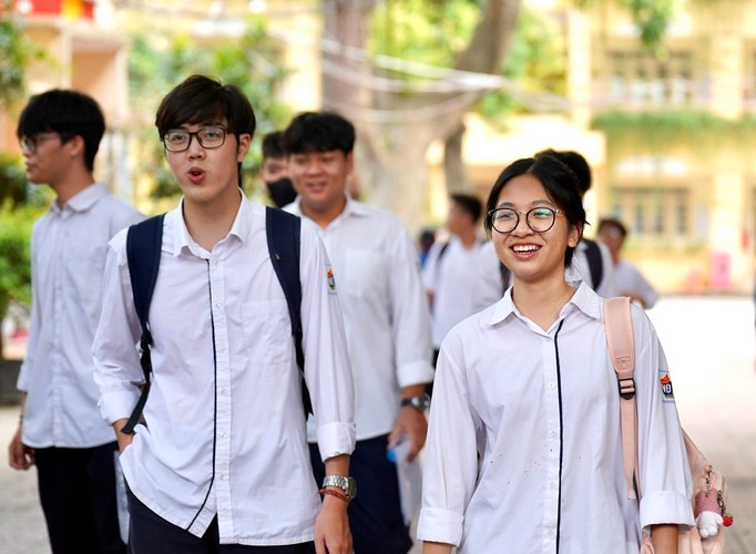 Thí sinh rạng rỡ rời phòng thi. Ảnh Xuân Phú Thí sinh rạng rỡ rời phòng thi. Ảnh Xuân Phú