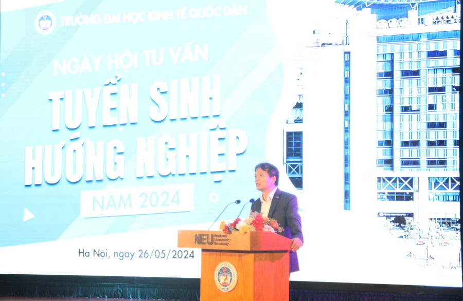 GS.TS Phạm Hồng Chương – Hiệu trưởng Trường ĐH Kinh tế quốc dân phát biểu.