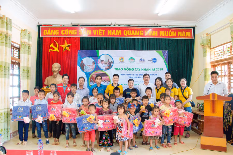 "Trao vòng tay nhân ái 2019" đến học sinh vùng cao trước năm học mới