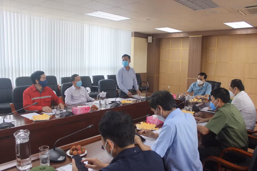 Lãnh đạo Nhà máy báo cáo công tác phòng chống dịch bệnh, ổn định sản xuất