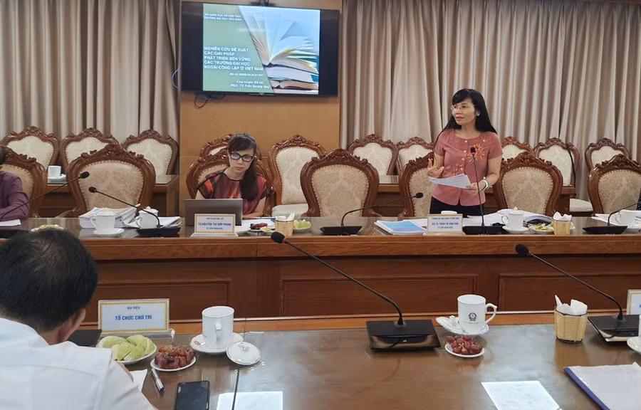 Các thành viên phản biện và góp ý cho đề tài