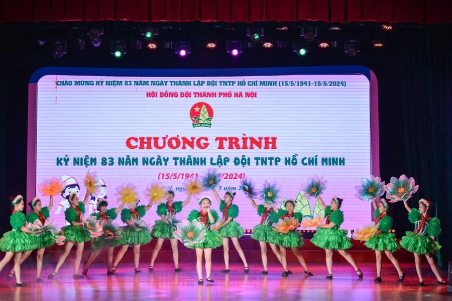 Các tiết mục văn nghệ chào mừng chương trình. Các tiết mục văn nghệ chào mừng chương trình.