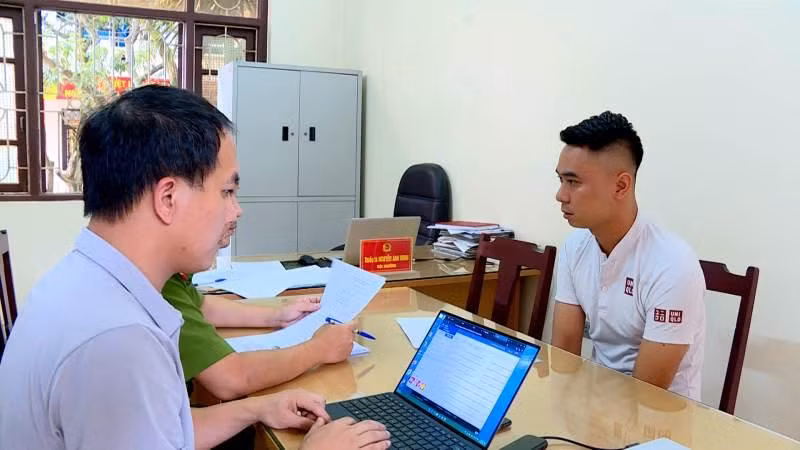 Nguyễn Duy Tùng làm việc với cơ quan công an.