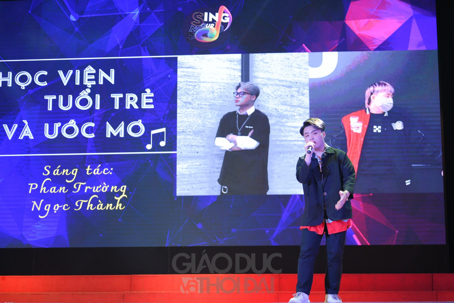 Cũng trong khuôn khổ của chương trình, đêm chung kết cuộc thi &quot; Sing Our Song&quot; - Sáng tác ca khúc về Học viện cũng đã được diễn ra.