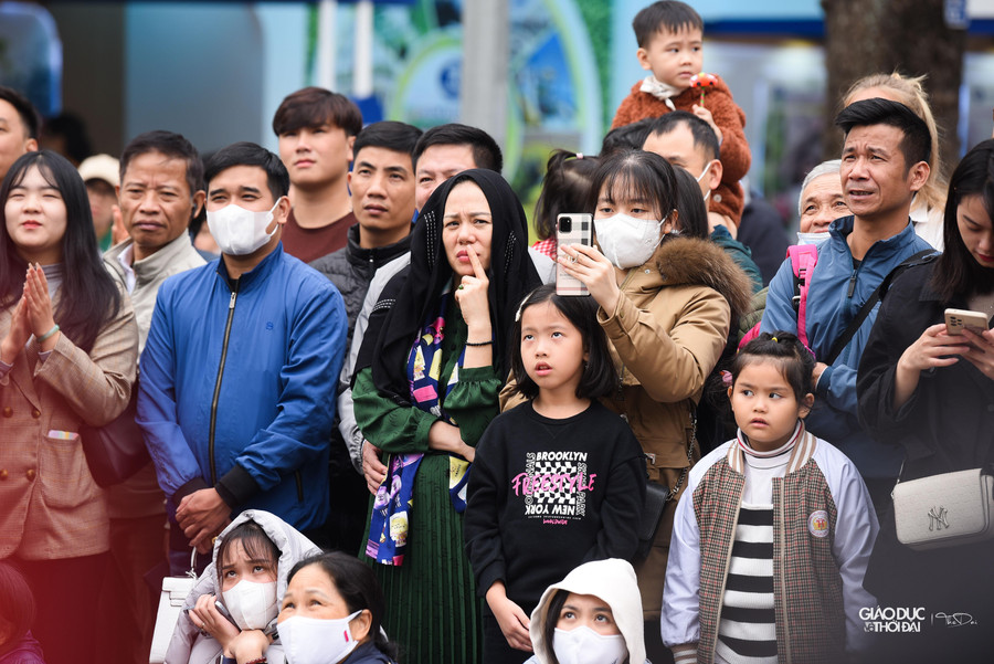 Người dân thủ đô thích thú với những màn biểu diễn &apos;độc, lạ&apos; đến từ các nghệ sĩ Xiếc của nhiều quốc gia.