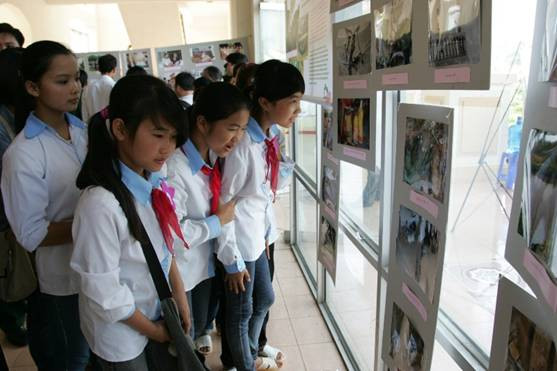 Hãy để "mỗi ngày đến trường là một niềm vui" ảnh 2 Niềm vui của các “nhiếp ảnh gia” không chuyên với tác phẩm của mình