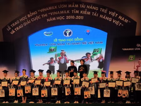1.000 suất học bổng "Vinamilk – Ươm mầm tài năng trẻ VN"
