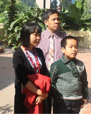 Đỗ Nhật Nam bên bố, mẹ