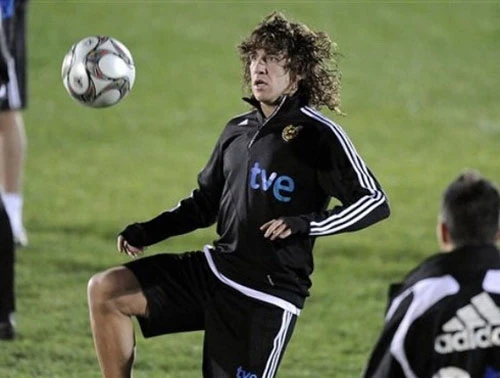 Dính chấn thương gối, Puyol lỡ hẹn với Euro 2012