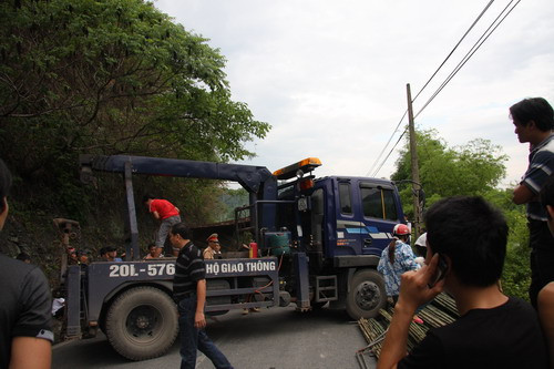 xe đổ gây ùn tắc trên quãng đường dài gần 1 km