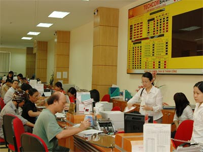 Lãi suất cho vay ngắn hạn tối đa hơn lãi suất tiền gửi 3%. Ảnh: Internet