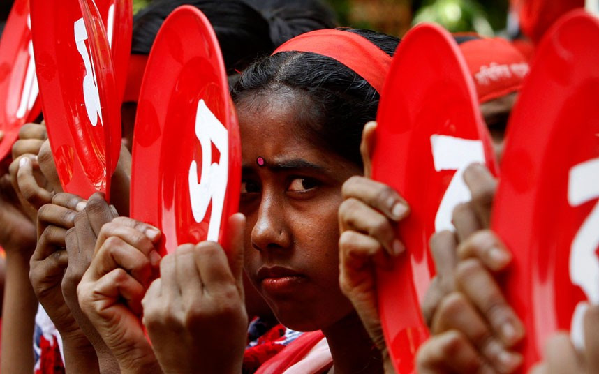 Ngày Quốc tế lao động trên khắp thế giới ảnh 7 Bangladeshi garment workers participate in a rally to mark May Day in Dhaka