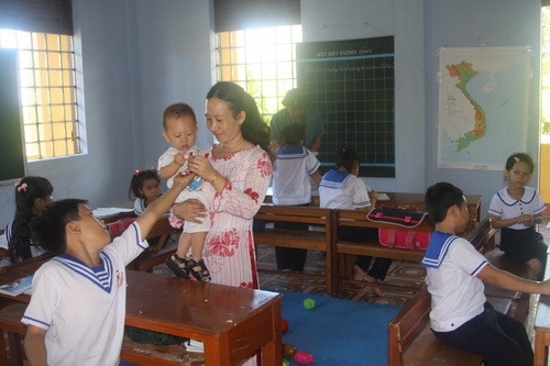 Lớp học đặc biệt của cô giáo Bùi Thị Nhung trên đảo Trường Sa Lớn