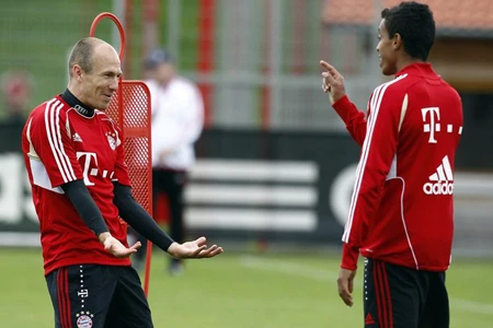 Robben ở lại Bayern Munich đến năm 2015