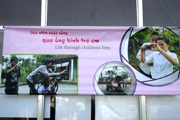 Triển lãm thu hút đông đảo người dân đến xem