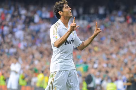 Kaka quyết định ở lại Real Madrid