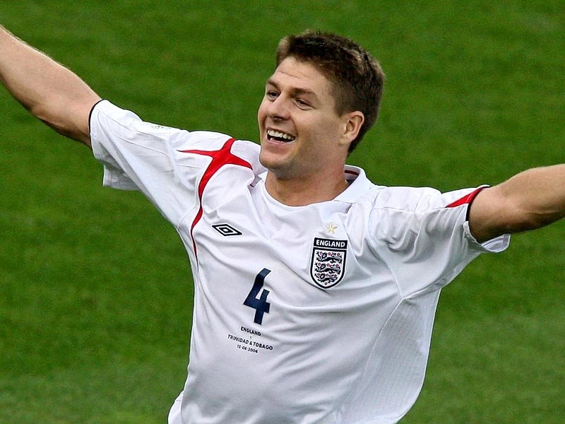 Steven Gerrard làm đội trưởng Tam Sư