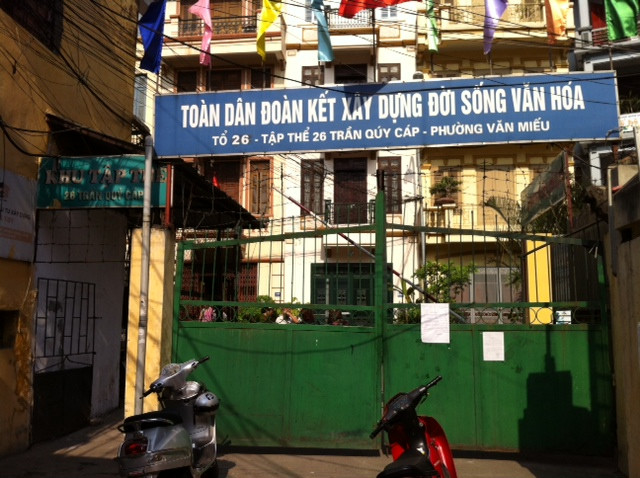 Cấm đường con trẻ-quyết định của...Tổ dân phố!? ảnh 1 Cánh cổng