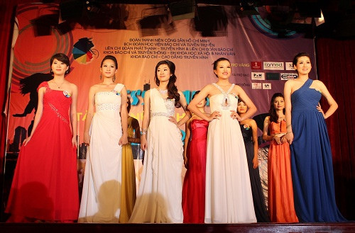  5 Thí sinh xuất sắc nhất qua 3 vòng thi bước vào phần thi ứng xử