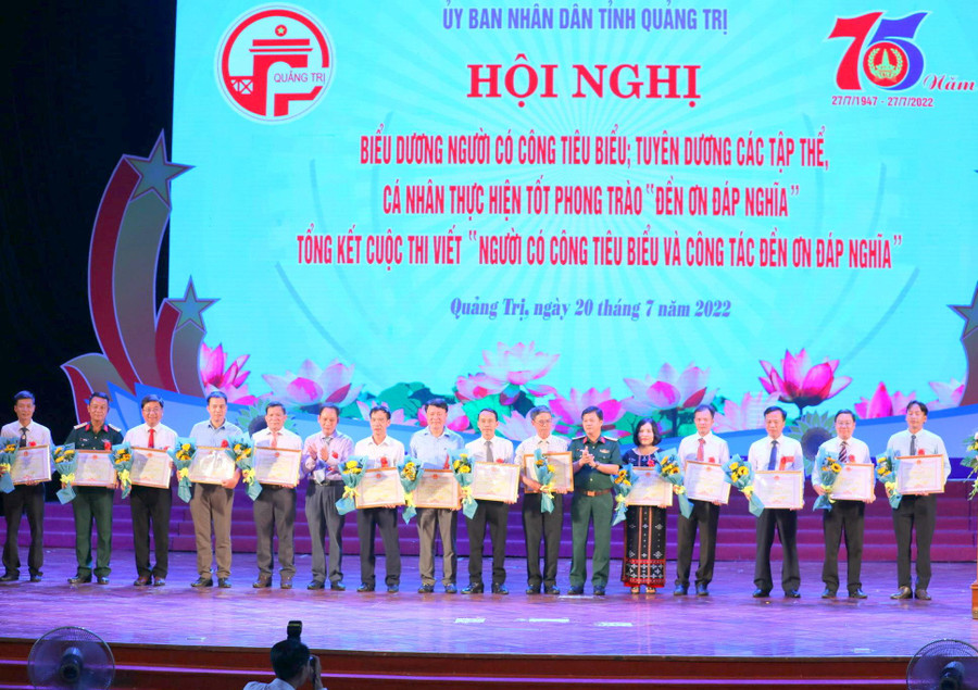 Tỉnh Quảng Trị luôn chăm lo chu đáo với các gia đình chính sách, thương binh, bệnh binh. Tỉnh Quảng Trị luôn chăm lo chu đáo với các gia đình chính sách, thương binh, bệnh binh.