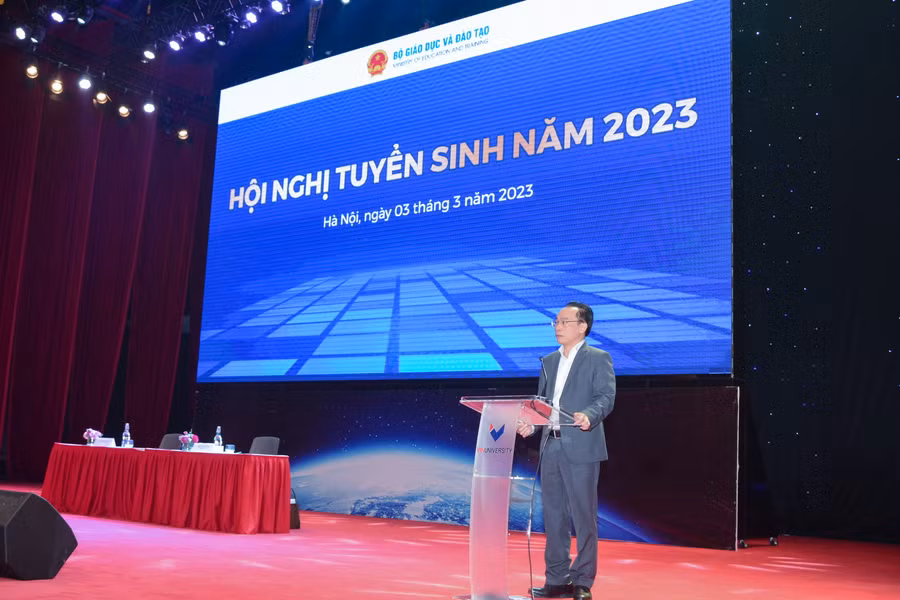  Thứ trưởng Bộ GD&ĐT Hoàng Minh Sơn kết luận Hội nghị Tuyển sinh năm 2023.