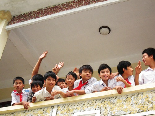 Các em vui mừng vì có thể trở lại trường học Các em vui mừng vì có thể trở lại trường học