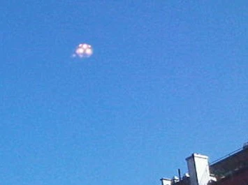 Xôn xao vì UFO xuất hiện trên bầu trời New York