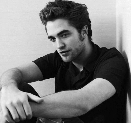 Robert Pattinson chi 47.000 USD cho tiệc Halloween