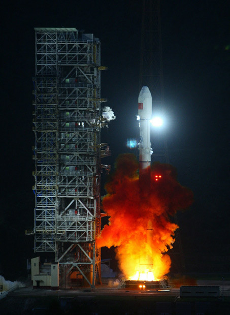 The week in pictures: 1 October 2010 A Long March 3C rocket carrying the Chang’e-2 lunar probe blasts off from the launch centre in Xichang in the southwestern Chinese province of Sichuan. The probe will go into orbit within 15 kilometres (nine miles) of the moon A Long March 3C rocket carrying the Chang’e-2 lunar probe blasts off from the launch centre in Xichang in the southwestern Chinese province of Sichuan. The probe will go into orbit within 15 kilometres (nine miles) of the moon