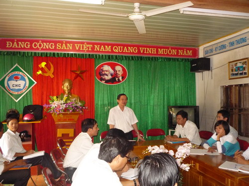 NGƯT Nguyễn Khắc Hào về thăm và chỉ đạo các trường học chống lũ