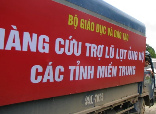 Bộ GD-ĐT cứu trợ vùng lũ Hà Tĩnh